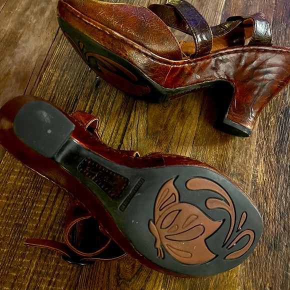 Brown Leather Women's Sandals - Picture 6 of 9